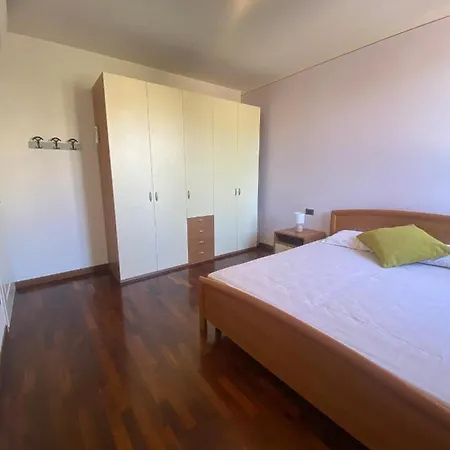 Delightful 2 Bedrooms With Patio. *